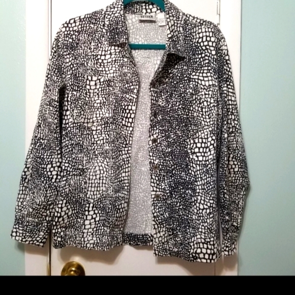 Chico's Design lightweight blazer - Medium - Picture 2 of 8